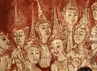 (detalle) de las pinturas murales que muestran deidades celestiales del período tardío de Ayutthaya